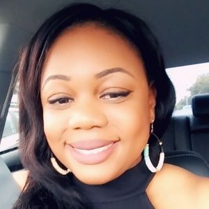 Meet your Posher, Angelica